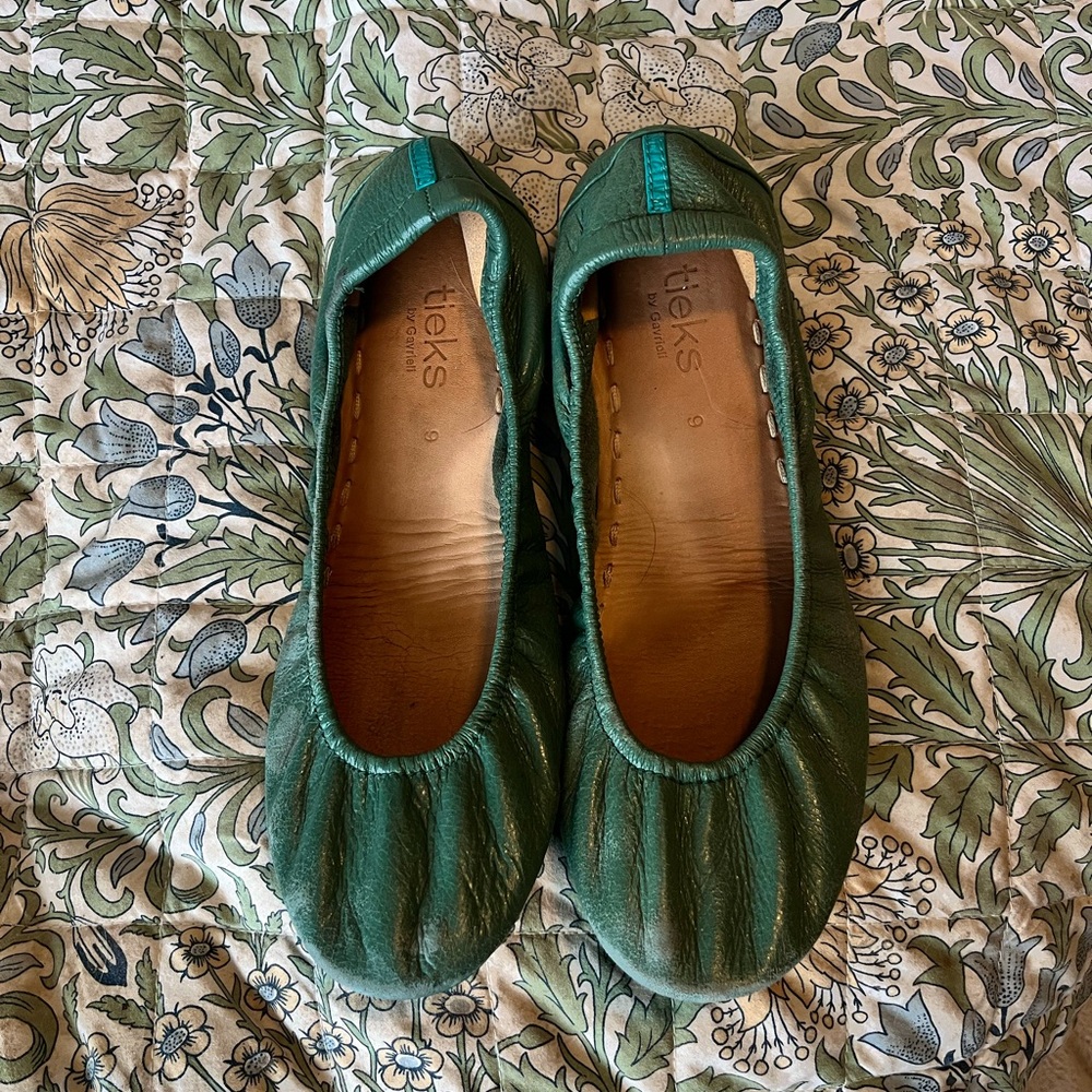 Pacific Green Tieks Flats